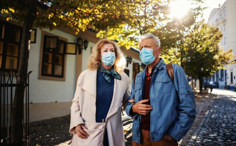 Paar mit Maske